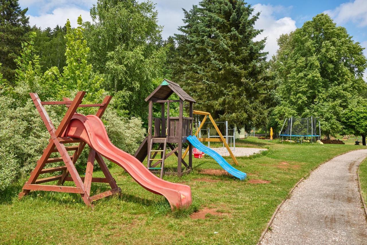 Camp Dolce Hotel Трутнов Екстериор снимка