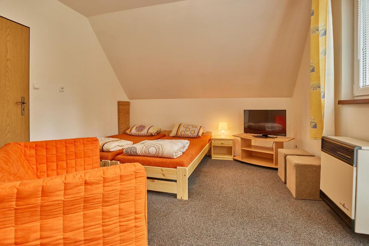 Camp Dolce Hotel Трутнов Екстериор снимка