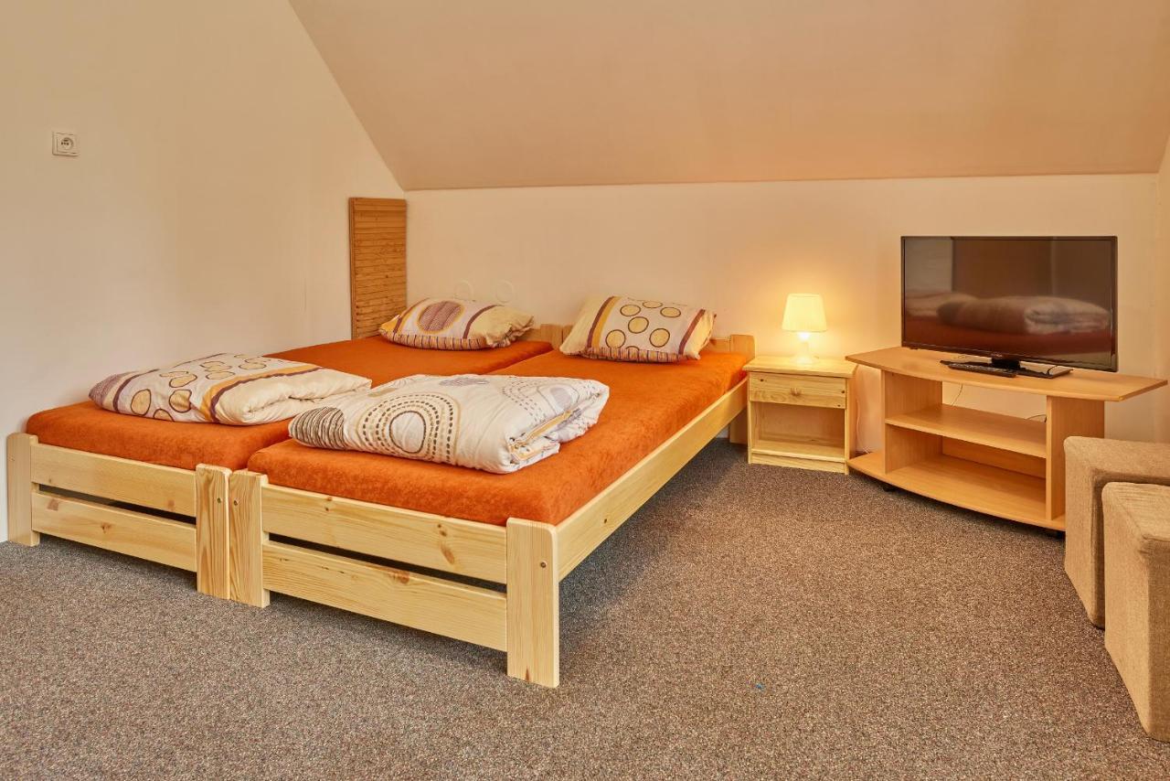 Camp Dolce Hotel Трутнов Екстериор снимка
