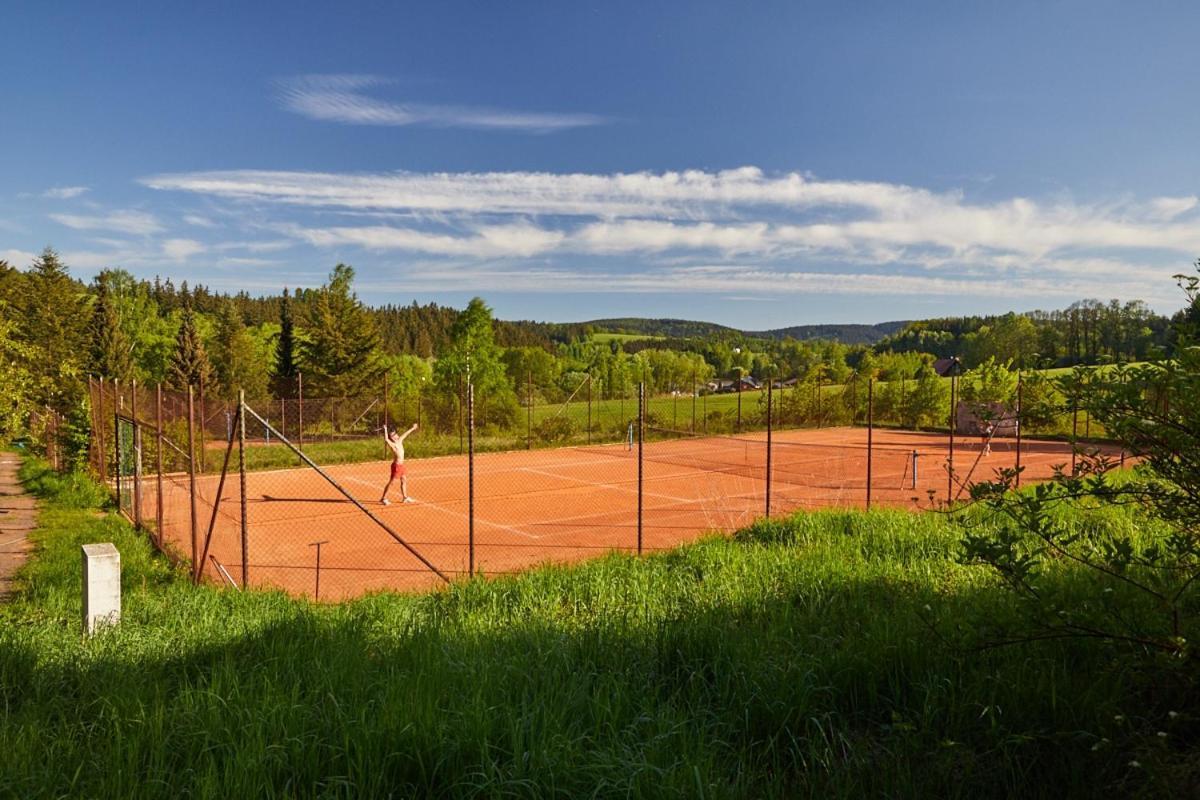 Camp Dolce Hotel Трутнов Екстериор снимка