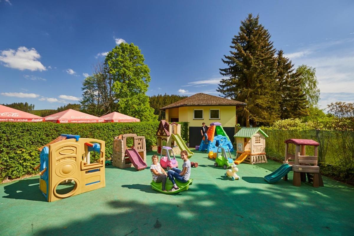Camp Dolce Hotel Трутнов Екстериор снимка