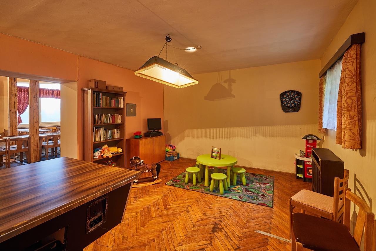 Camp Dolce Hotel Трутнов Екстериор снимка