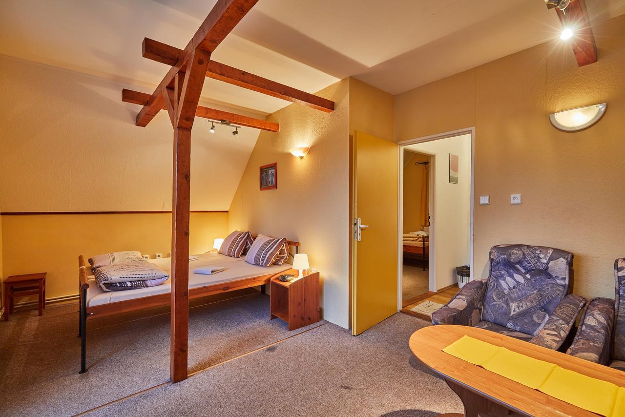 Camp Dolce Hotel Трутнов Екстериор снимка