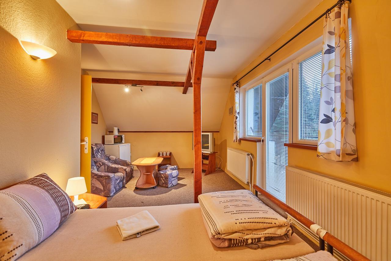 Camp Dolce Hotel Трутнов Екстериор снимка