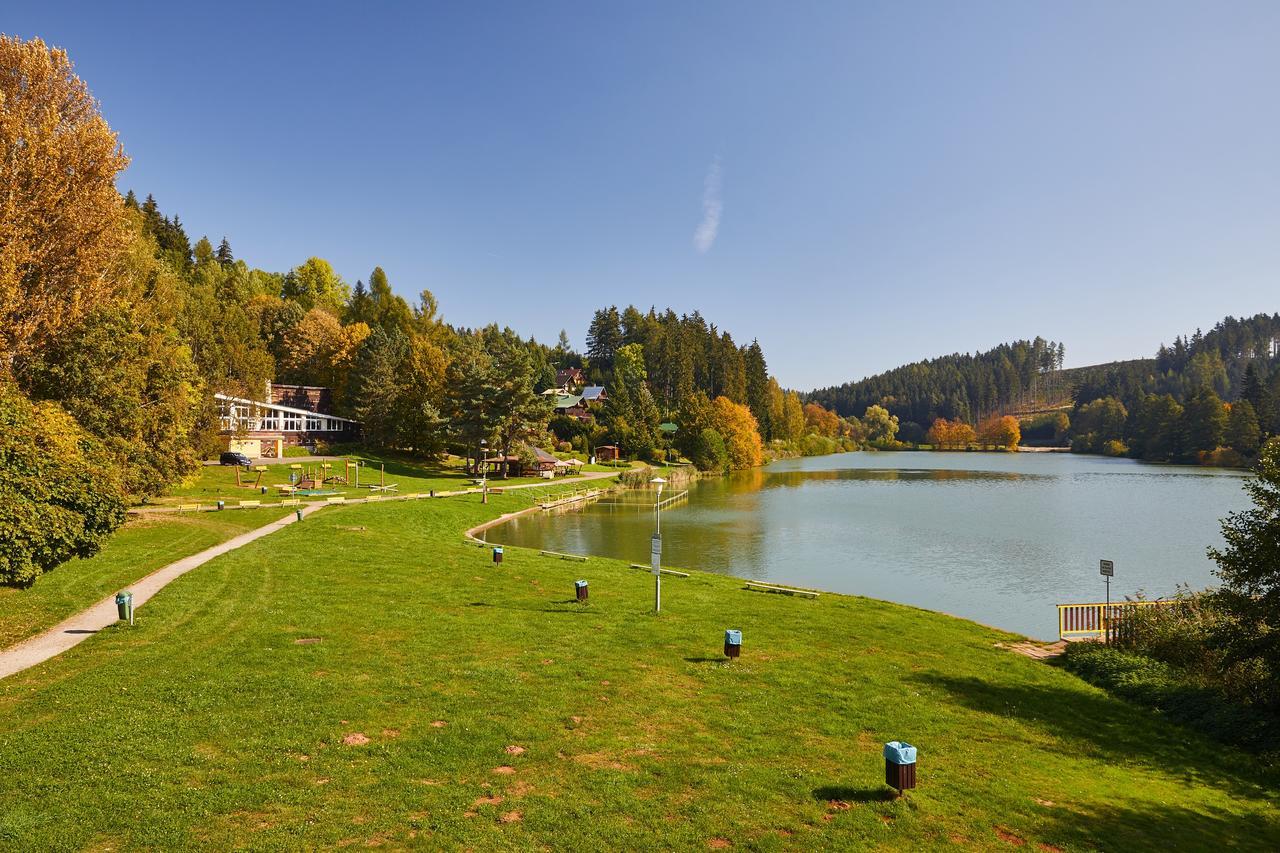 Camp Dolce Hotel Трутнов Екстериор снимка